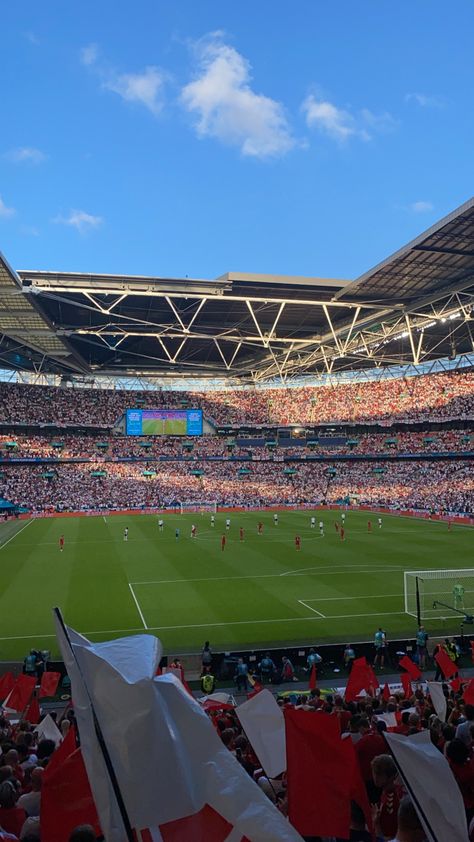 Living In London Aesthetic, Wembley Stadium Football, Football Aesthetic, London Football, Pictures Of England, Soccer Stadium, Football Pitch, England Football Team, Football Stadium