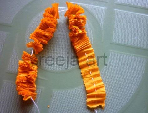 Crepe Paper Marigold Flowers, Coffee Filter Marigolds, Marigold Craft, Marigold Bouquet, Art Craft Ideas, Crepe Streamers, Most Popular Flowers, Paper Streamers, Popular Flowers