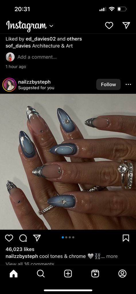 Euphoria Nails Ideas, Navy Nail Designs, Navy Nails Design, Blue Gold Nails, Billie Concert, Short Pink Nails, Almond Nail Designs, Euphoria Nails, Navy Nails