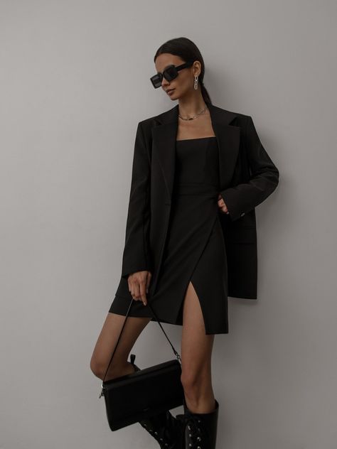 Outfit For Graduation, Graduation Pictorial, Blazer Outfit, Woman Suit Fashion, Single Button Blazer, Online Fashion Store, Comfy Hoodies, Online Fashion Stores, Suit Fashion