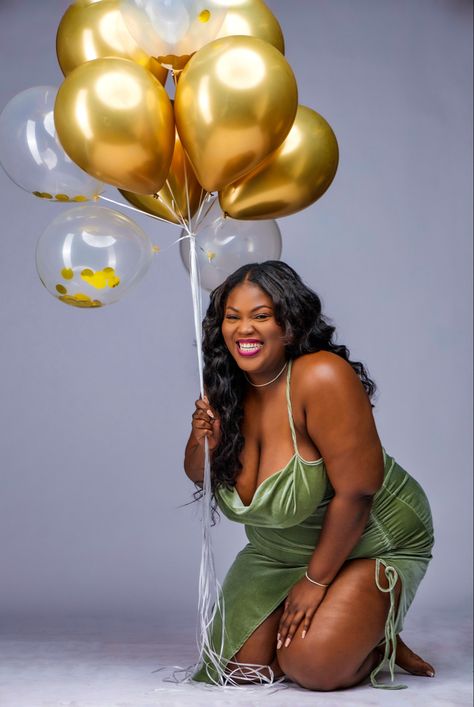 28th Birthday Shoot Ideas For Women, Photoshoot Ideas For Thick Ladies, 26th Photoshoot Ideas, 18th Birthday Photoshoot Ideas Plus Size, Plus Size Birthday Shoot Ideas, 28th Photoshoot Ideas, Plus Size Birthday Pictures, Birthday Shoot Plus Size, 24th Birthday Photoshoot Ideas Creative