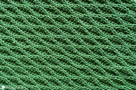 This almond ridges crochet stitch with beautiful waves and ridges is something to get exciting about. It's a beautiful fun easy stitch to work up. Crochet Stitch Free Pattern, Crochet Stitch Tutorial, Crochet Bloggers, Half Double Crochet Stitch, Crochet Stitches For Blankets, Crochet Stitches Free, Easy Crochet Stitches, Waffle Stitch, Stitch Tutorial