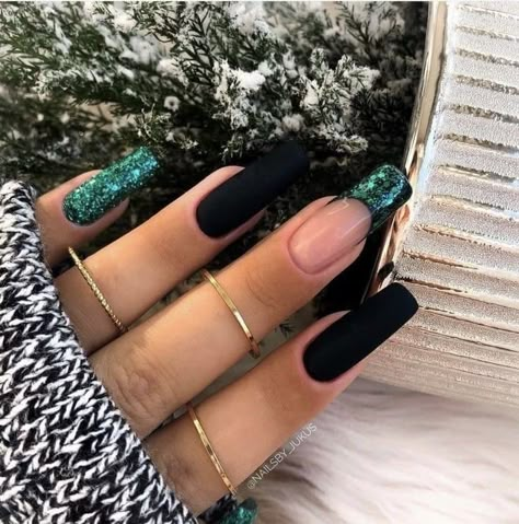 Black Nails With Green Glitter, Black Green And Gold Nails, Green Black And Gold Nails, Prom Nails Dark Green, Emerald Green And Silver Nails, Black And Dark Green Nails, Dark Green And Black Nails, Emerald Green And Black Nails, Trendy Green Nails