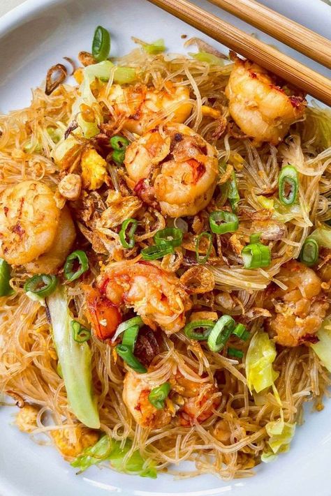 Fried Vermicelli Noodles, Bihun Goreng, Vermicelli Recipes, Fried Rice Noodles, Noodle Dish, Vermicelli Noodles, Easy Chinese Recipes, Asian Noodles, Asian Inspired Recipes