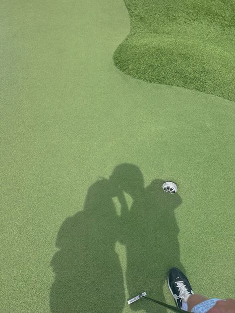 Golf Aesthetic Couples, Golf Aethestic, Golf Vision Board, Golf With Boyfriend, Mini Golf Date Aesthetic, Golf Date Aesthetic, Golf Astethic, Golf Girlfriend Aesthetic, Mini Golf Photoshoot