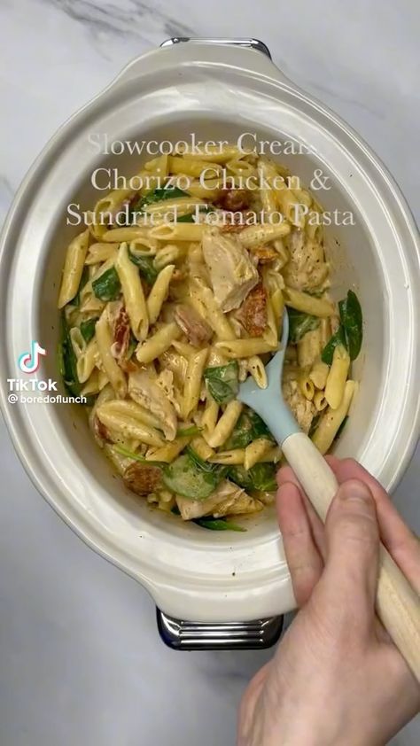 365foodies on Instagram: Slow cooker creamy chicken, chorizo and sundries tomato pasta from @boredoflunch Chicken And Chorizo Pasta, Cream Spinach, Sundried Tomato Chicken, Slow Cooker Pasta Recipes, Sundried Tomato Pasta, Slow Cooker Creamy Chicken, How To Cook Chorizo, Chicken Chorizo, Slow Cooker Pasta