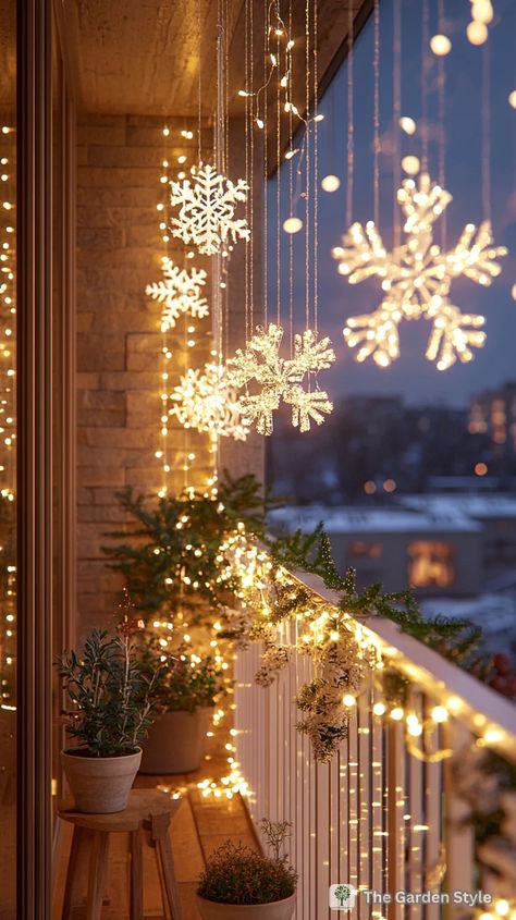 Apartment Christmas Balcony, Townhouse Outdoor Christmas Decor, Balcony Holiday Decor, Winter Balcony Decor, Christmas Decoration Balcony, Christmas Decor Ideas Apartment Small Apartment, Xmas Balcony Decoration, Apartment Patio Christmas Decor Ideas, Christmas Decorations For Balcony