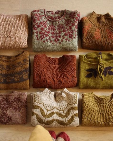 Cottage Core Sweater Outfit, Autumn Knit Sweater, Sweater Autumn, Sweater Design Ideas, First Knitting Project, Autumn Knitting, Autumn Sweater, Knit Sweaters, Clothing Embroidery