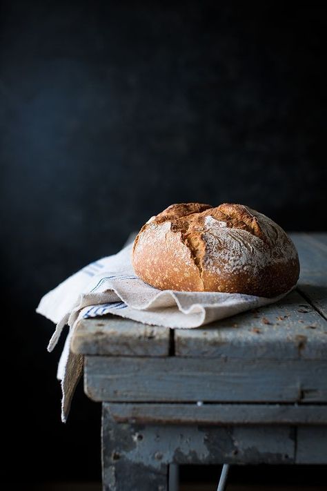 #bread #Brot #Brotlaib Moody Food Photography, Dark Food Photography, A Loaf Of Bread, Beautiful Food Photography, Loaf Of Bread, Food Photography Inspiration, Food Photography Styling, Artisan Bread, Malbec