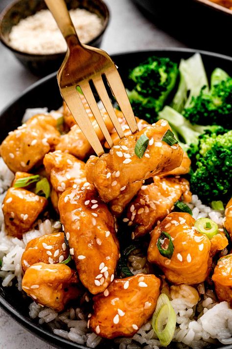 Healthy Honey Sesame Chicken Recipe - Haute & Healthy Living Low Calorie Chicken Tenderloin Recipes, Baked Sesame Chicken Recipe, Healthy Chinese Chicken, Sesame Chicken Sauce, Honey Sesame Chicken Recipe, Sesame Chicken Crockpot, Sesame Chicken Stir Fry, Healthy Sesame Chicken, Honey Chicken Recipe