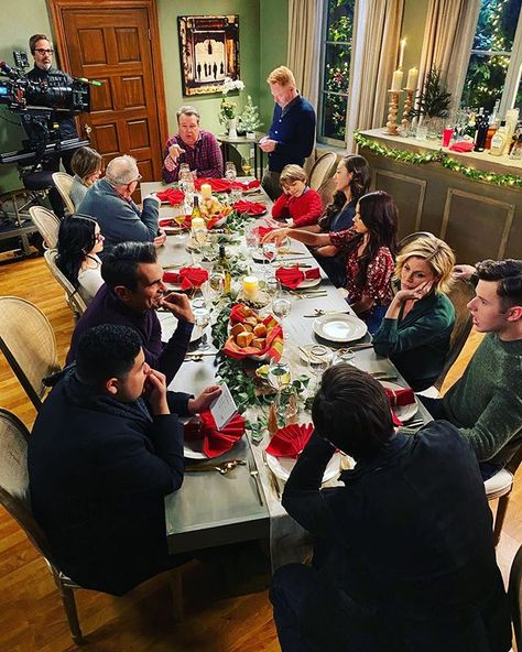 Delanie Ominayak (@delanieominayak) • Instagram photos and videos Modern Family Christmas, Modern Family Phil, Modern Family Episodes, Phil Dunphy, Cabin Modern, Christmas Episodes, Christmas Dining Table, Family Doctors, Christmas Dining