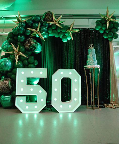 Dark Green And Gold Decorations Party Ideas, Emerald Green Birthday Party Decorations, Emerald Green Backdrop Ideas, Emerald Green Bday Party, Emerald Green Birthday Decorations, Gold And Emerald Party Decor, Green And Gold Backdrop Ideas, Gold Green Decoration Party, Green Decorations Party Birthdays