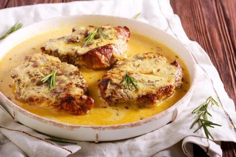 Herb Gravy, Low Carb Pork Chops, Roast Pork Chops, Marry Me Chicken Recipe, Tender Pork Chops, Low Carb Pork, Garlic Spinach, Sour Cream Sauce, Fall Recipes Healthy