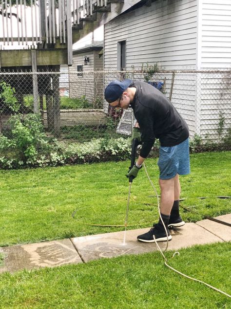 Powerwashing Tips, Power Washing Tips, Exterior Backyard, Pressure Washing Tips, Kitchen Sink Interior, Pressure Washing Business, Easy Home Improvement Projects, Side Walk, Power Washing