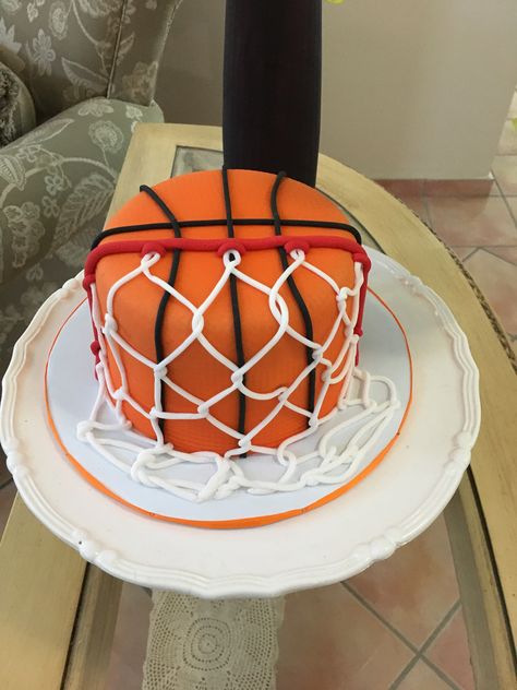 Basketball Theme Birthday Party Food, Basketball Ice Cream Cake, Cake Ideas Basketball, Basketball Cakes For Boys, Basketball Birthday Cake Ideas, Basketball Theme Birthday Cake, Basketball Cakes Ideas, Basketball Themed Cakes, Basketball Cake Ideas Boys