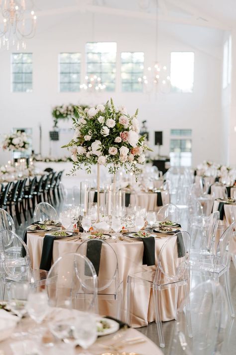 Black Champagne Wedding, Boxwood Manor, Wedding Dinner Table Setting, Pink Black Weddings, Event Venue Design, Tall Centerpiece, Romantic Theme Wedding, Elegant Wedding Reception, Events Decor