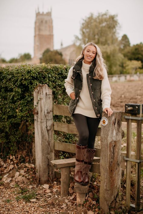 Where To Visit in the Cotswolds in 2024 - Fashion Mumblr Country Walk Outfit, English Country Outfits Women, English Country Fashion, Countryside Outfit, Countryside Fashion, Country Outfits Women, British Country Style, Fashion Mumblr, Country Attire