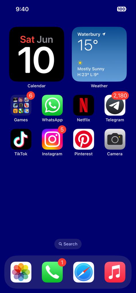 Iphone Homepage Layout, Blue Ios Wallpaper, Blue Wallpaper Homescreen, Home Screen Ideas Iphone, Iphone Organisation, Blue Ios, Iphone Beauty, Phone Apps Iphone, Homescreen Idea