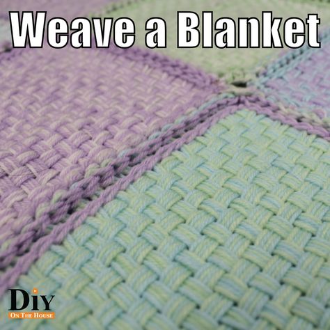 Great way to weave a blanket using a small pin loom. This makes a great weaving project! #diyonthehouse Pin Loom Weaving Blankets, Weaving A Blanket On A Loom, Square Loom Weaving, Peg Loom Weaving Projects, Weave A Blanket, Peg Looms, Loom Blanket, Pin Loom, Pin Weaving