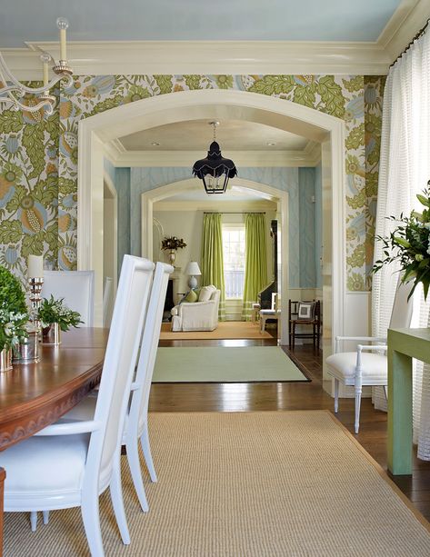 Tailored Traditional Interiors | Kelley Proxmire, Inc. | United States Southern Dining Room, Dining Room Wallpaper Ideas, Southern Home Magazine, Timeless Dining Room, Nest Ideas, Southern Home Interior, Green Dining Room, Dining Room Wallpaper, Chevy Chase