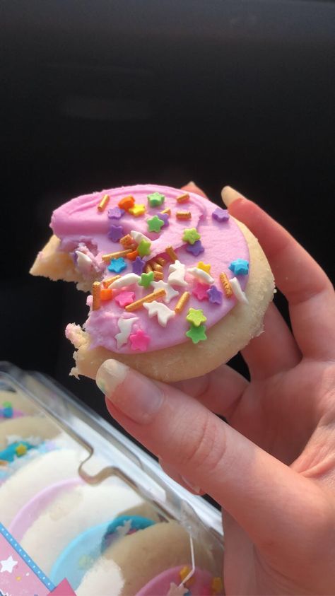 Girly Baking Aesthetic, Pink Dessert Aesthetic, Girly Snacks, Homemade Recipe Books, Baking Aesthetic, Pink Dessert, Dessert Aesthetic, Best Cookies Ever, Soul Food Dinner