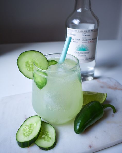 Skinny Spicy Cucumber Margarita – Elyse Wellness Spicy Cucumber Margarita, Cucumber Margarita, Cucumber Cocktail, Spicy Cucumber, Icee Recipe, Flavored Margaritas, Jalapeno Margarita, Spicy Margarita, Cucumber Juice