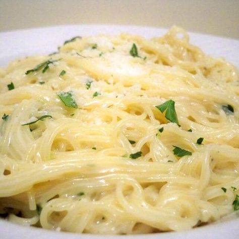 Cheap Pasta Recipes, Garlic Pasta Recipe, Creamy Garlic Pasta, Creamy Pasta Dishes, Creamy Pasta Recipes, Buttered Noodles, Garlic Pasta, Perfect Pasta, Chicken Pasta Recipes