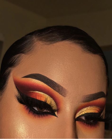 Eyeliner Wings, Friends Makeup, Maquillage Yeux Cut Crease, Eyeshadow Eyebrows, Make Up Designs, Make Up Gold, Drag Make-up, Best Eyeshadow Palette, Dramatic Eye Makeup