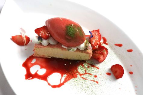 Strawberry Shortcake Plating, Strawberry Streusel, Green Strawberries, Dessert Strawberries, Plated Dessert, Plating Ideas, Michelle Lee, Strawberry Sorbet, Sustainable Seafood