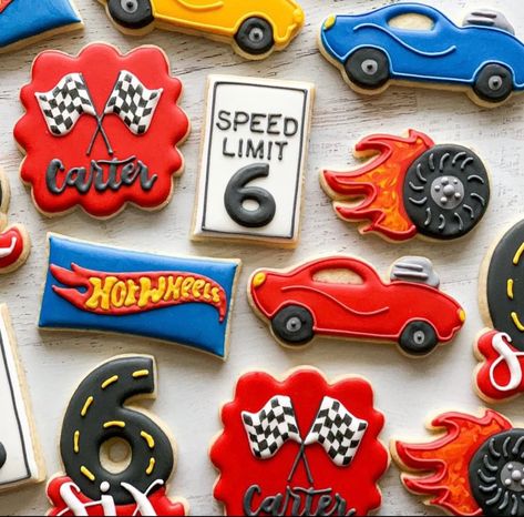 Hot Wheels Cookies Ideas, Hot Wheel Cookies Decorated, Hotwheels Sheet Cake, Hotwheels Cookies Decorated, Wheelies And Donuts Birthday, Racing Cookies Decorated, Race Car Birthday Cupcakes, Hot Wheels Pinata, Hot Wheels Birthday Cookies