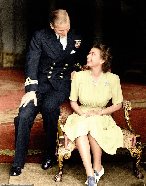 Prince Philip Queen Elizabeth, Vévodkyně Kate, Elizabeth Philip, Queen And Prince Phillip, Young Queen Elizabeth, Royal Family Portrait, Rainha Elizabeth Ii, English Royal Family, Rip Prince