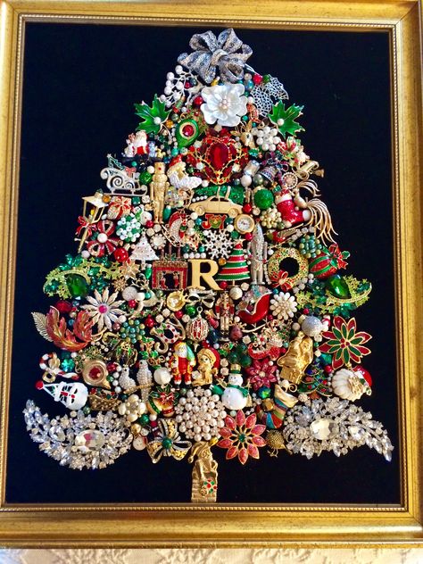 “R we Ready For Christmas” made this one for myself! I had saved all the most cool brooches for this monster. I always say all these trees are not the same, 70 pins? vintage old jewelry/brooch, framed Christmas tree art/craft -Chichester Hill Gallery Vintage Christmas Tree Pins Brooches, Framed Christmas Jewelry Art, Christmas Jewelry Tree Framed Art, Christmas Pins Brooch, Brooch Tree Vintage Christmas, Christmas Broach Display Ideas, Vintage Jewelry Art Christmas Tree, Christmas Tree Made From Old Jewelry, Brooch Christmas Tree Diy