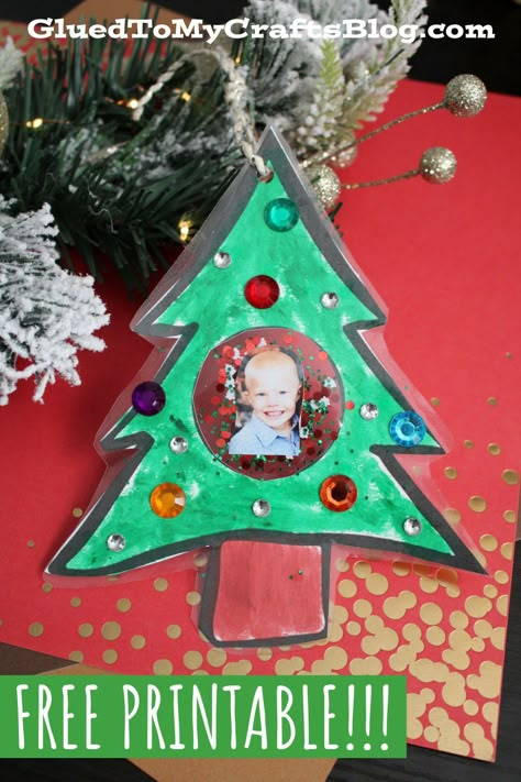 Create a custom Christmas decoration with a special photo ornament. Cut, color and assemble your own with our free provided printable! School Picture Gift Ideas Christmas Crafts, Christmas Tree Photo Ornaments, Preschool Photo Ornament Craft, Picture Ornaments Diy Kids, Christmas Book Crafts For Kids, Christmas Crafts For Kids With Pictures, Kids Picture Ornament Craft, Toddler Ornament Craft, Tree Ornaments Diy Kids