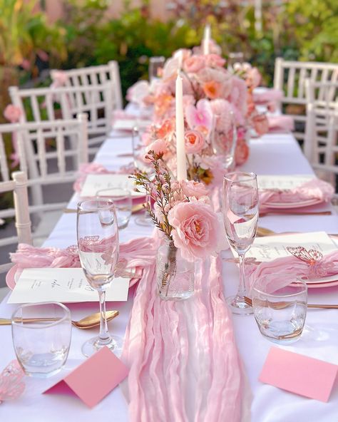 Slide to see butterflies flutter, bringing joy with their whimsical flight, a delightful sight at the butterfly themed baby shower tablescape created by us 🦋 👉 DMs to sprinkle some magic on your next event! #eventdecor #babyshower #picnictable #tablescape #babyshowerideas Quince Ideas Themes, Baby Shower Tablescapes, Pink Party Tables, Butterfly Baby Shower Cake, Bridal Shower Tablescape, Pink Table Settings, Butterfly Baby Shower Theme, Light Pink Wedding, Baby Shower Table Decorations