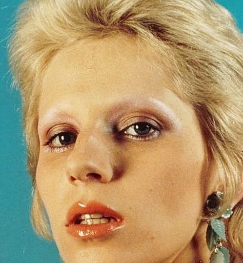 ASTRAL ANDROGYNE ⚡️⚡️⚡️ Angela Bowie, 1973 🖤🖤| 70s beauty icon, shaved brows and glossy lips Angie Bowie, Angela Bowie, Velvet Goldmine, 70s Glam, Disco Glam, I'm With The Band, Random Pictures, Glossy Lips, Beauty Icons