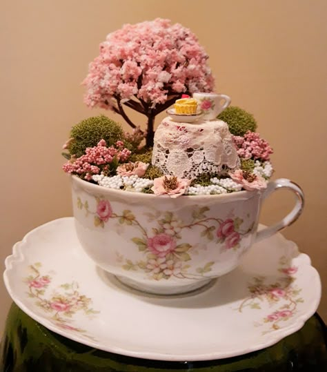 Tea Cup Craft Ideas, Tea Cup Crafts Diy Projects, Tea Cup Ideas, Tea Cup Fairy Garden, Tea Cup Projects, Teacup Fairy Garden, Fairy Teacup Garden, Fairy Teacup, Tea Cup Decor