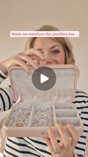 Travel Stitching Case, Travel Sewing Kit Pattern Free, Diy Makeup Case, Diy Jewellery Box Ideas, Sewing Box Ideas, Travel Embroidery Kit, Sewing Box Makeover, Jewellery Box Diy, Diy Jewelry Case