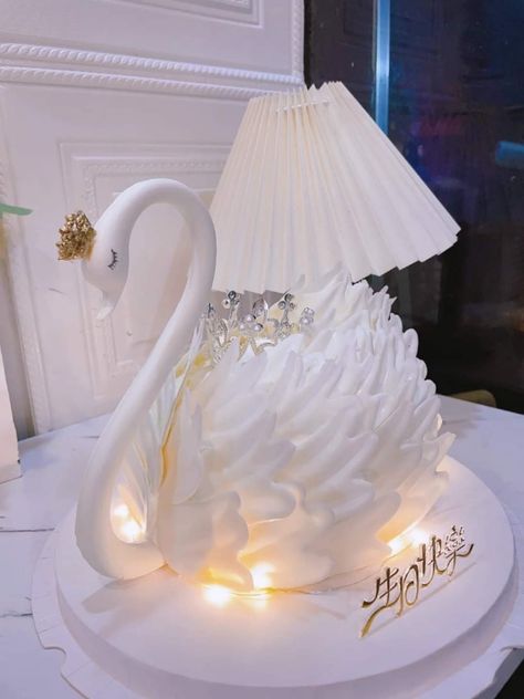 Swan Cakes, Swan Cake, Ballet Cakes, Modern Birthday Cakes, Peacock Cake, Decor Tort, Birthday Cake For Cat, Light Cakes, Custom Birthday Cakes