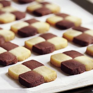 Black-and-White Cookies Black And White Cookie Recipe, Checkerboard Cookies, Icebox Cookies, White Cookies, Black And White Cookies, White Cookie, Brownie Bar, Vegetarian Chocolate, Cookies Recipe