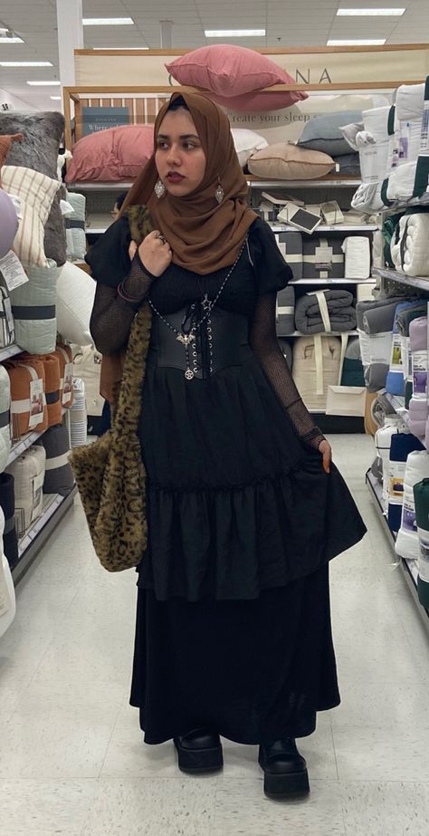 Hijab Alternative Fashion, Goth Hijabi Outfits, Dark Hijab Outfit, Gothic Hijab Outfit, Modest Alt Fashion, Modest Punk Outfits, Goth Hijab Outfit, Punk Hijabi, Modest Goth Fashion