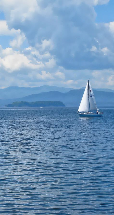 Sailboat Photos, Sailboat On Water, Sailboat Wallpaper, Boat On Water, Vermont Summer, Sailboat Photography, Sailboat Painting, Lake Champlain, Places In The World