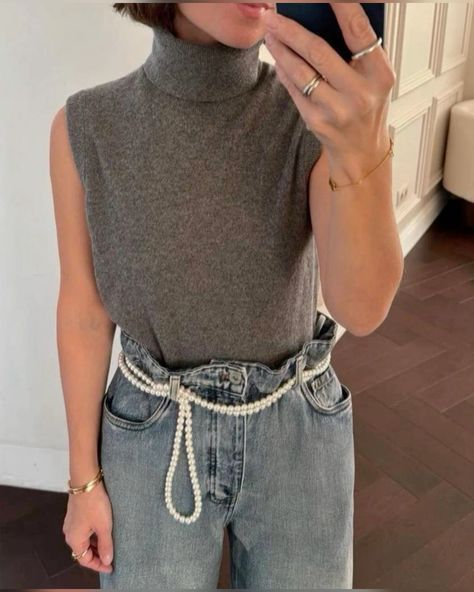 Common Fashion Mistakes That Instantly Age Your Look Pearls Outfit Casual, City Outfits, Fashion Mistakes, Outfit Inspo Fall, Basic Outfits, Style Mistakes, Fashion Details, Daily Outfits, Fashion Inspo Outfits