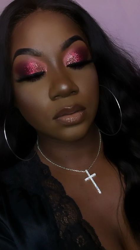 #makeuptutorial #makeupvideos #red #eyemakeup #eyeshadow Pink And White Makeup Looks, Cosmic Makeup, Black Makeup Looks, Red Eyeshadow Look, Light Pink Eyeshadow, Maroon Eyeshadow, Burgundy Eye Makeup, Red Makeup Looks, Burgundy Eyeshadow