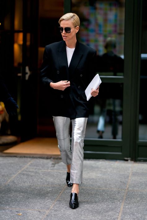 Charlize Theron Makes the Case for Bold Metallic Jeans | Vogue Silver Trousers, Metallic Trousers, Silver Pants, Teresa Palmer, Metallic Jeans, Metallic Pants, Dior Haute Couture, Black Bull, Runway Trends