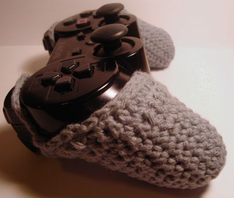 PS3 Controller Cozy - Side View Crochet Controller Holder, Crochet Xbox Controller Free Pattern, Crochet Ps4 Controller, Crochet Controller Cover, Crochet Video Game Characters, Crochet Xbox Controller, Crochet Controller, Gaming Crochet, Gamer Crafts