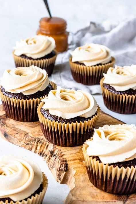 Vegan Caramel Cupcakes Caramel Cupcake Filling, Vegan Caramel Sauce Recipe, Vegan Cupcake Recipes, Vegan Cupcake, Vegan Chocolate Cupcakes, Tacos Recipes, Cupcakes Filled, Caramel Cupcakes, Caramel Recipes Sauce