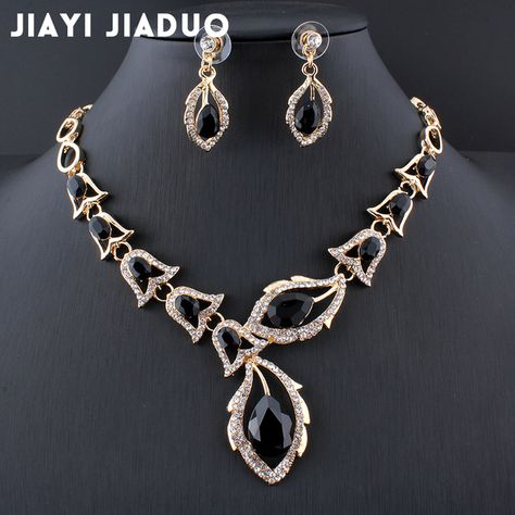 Luxury Jewelry Diamond, Rich Jewelry, African Wedding Jewelry, Crystal Wedding Necklace, Wedding Necklace Set, Beads Jewellery, Pearl Jewelry Sets, Golden Jewelry, Fashion Jewelry Sets