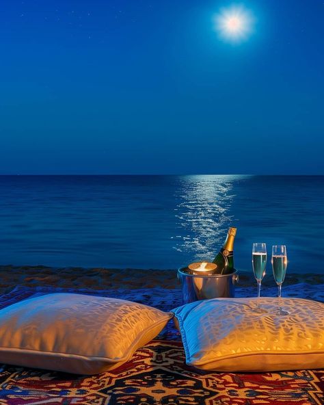 Romantic Beach Picnic, Dream Dates, Nature Destinations, Romantic Nature, Peaceful Nature, Romantic Dream, Romantic Beach, Breathtaking Places, Romantic Night