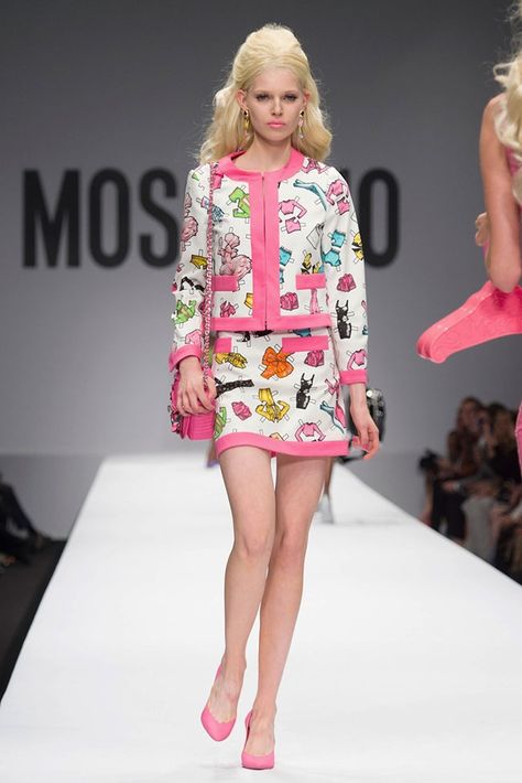 Moschino 2015 Spring/Summer | Fashion Gone Rogue Moschino 2015, Moschino Barbie, Fall 2015 Style, Mode Chanel, High Fashion Looks, Jeremy Scott, 2015 Fashion, Barbie Fashion, Fashion Week Spring