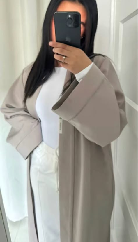 Hijabi Fashion Abayas, Beige Abaya, Eid Fits, Hijab Fashion Summer, Zara Drip, Hijabi Fits, Hijabi Outfit, Mode Zara, Beige Outfit